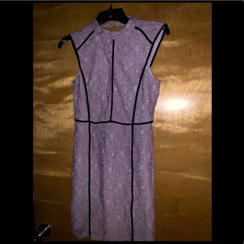 Women’s lace sleeveless dress